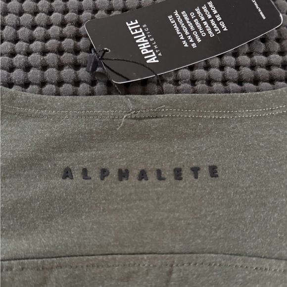 Alphalete Men’s Scoop Neck Shirt Medium - Picture 4 of 4